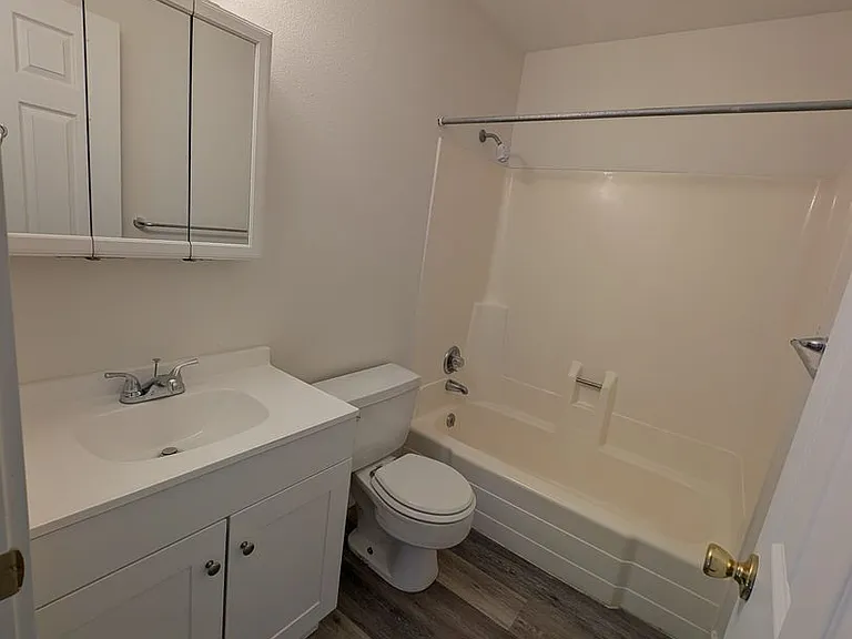 412 N Rouse Ave #A-H — Photo 24