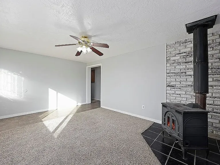 710 Taylor St W — Photo 7