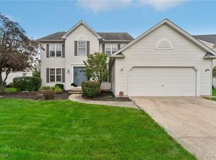 27063 Dogwood Ln, Olmsted Township, OH