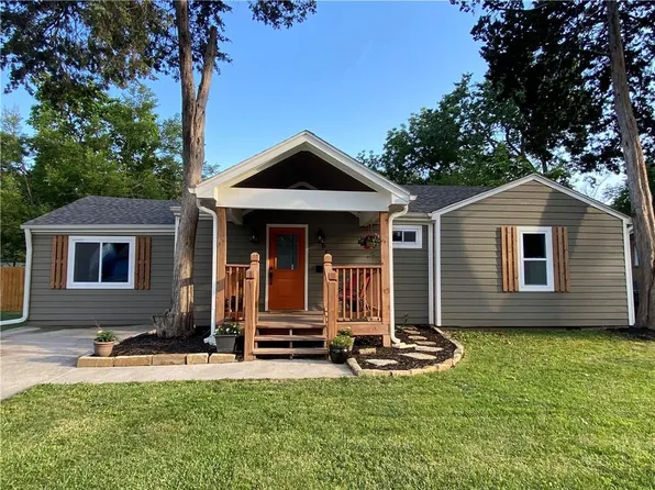 615 W Wabash St, Olathe, KS 66061