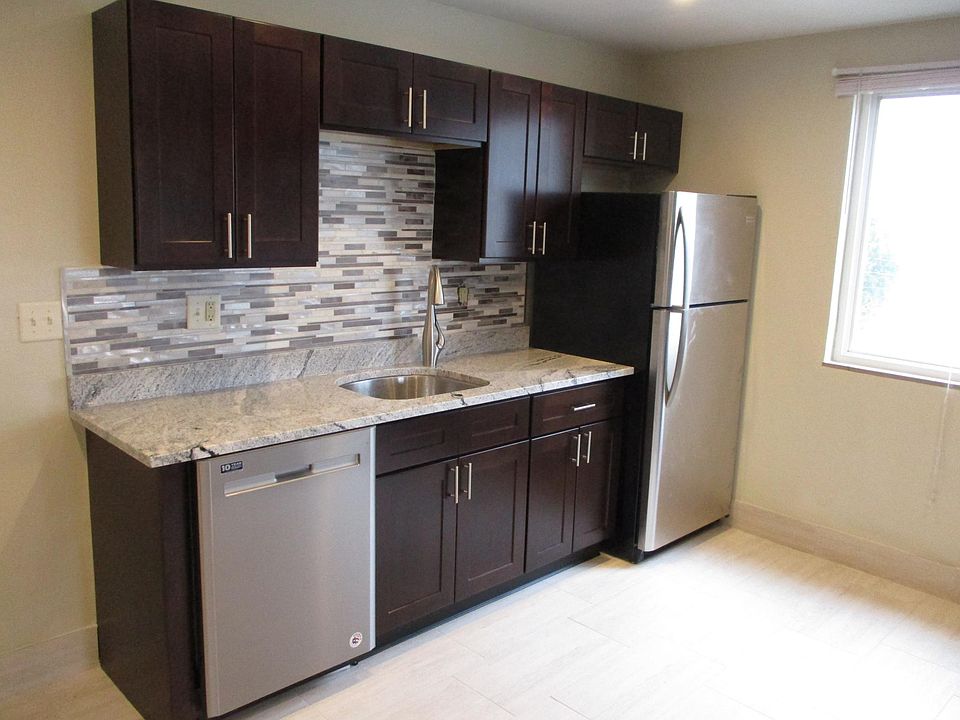 Left side of kitchen