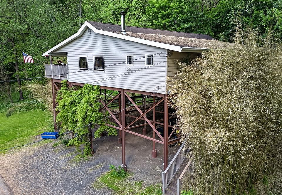 1st image of 2952 Hutchinson River Rd