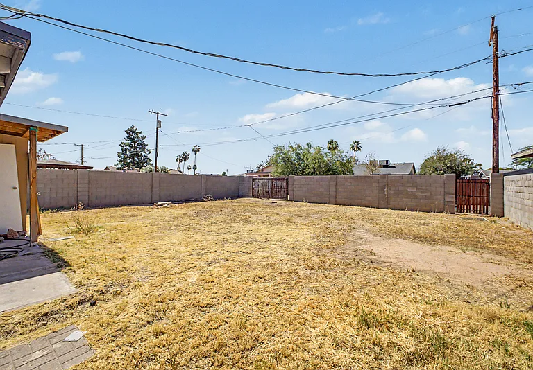 2045 E Orange St — Photo 30