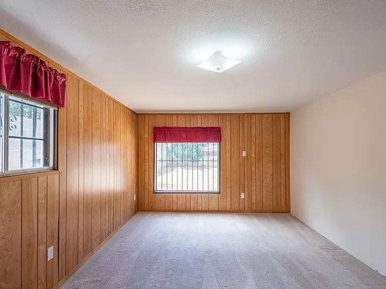 8918 Cordova Ave NE — Photo 6