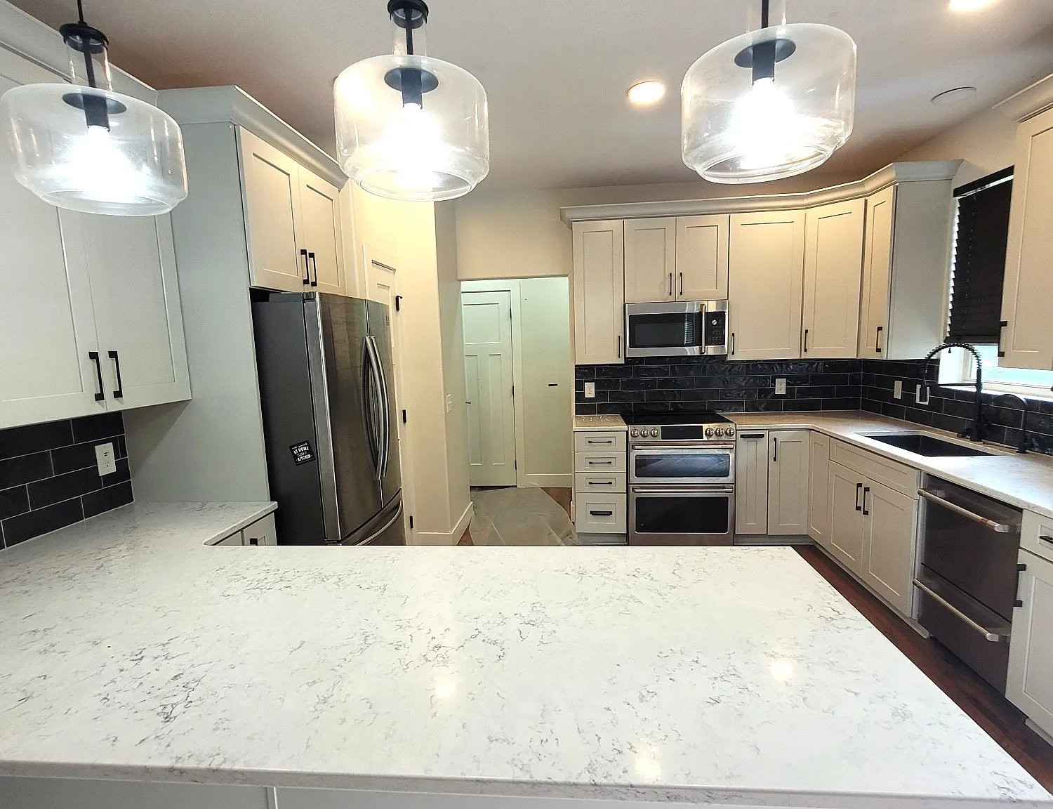 5 bed, 3.5 bath, 3028 sqft, $3,200 — Photo 2