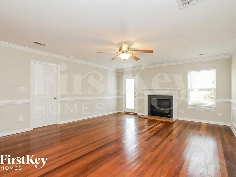 11319 Breezehill Ln — Photo 4