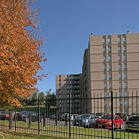 Oakcrest Towers — Photo 3