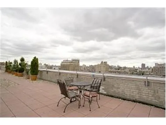 Sold by Douglas Elliman | media 21