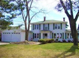 6761 Williams Lake Rd, Waterford, MI 48329
