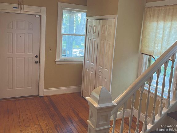 5th image of 115 Oakwood St