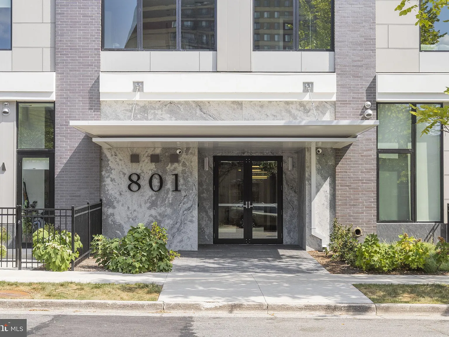 2 bed, 1.0 bath, 775 sqft, $3,750 — Photo 3