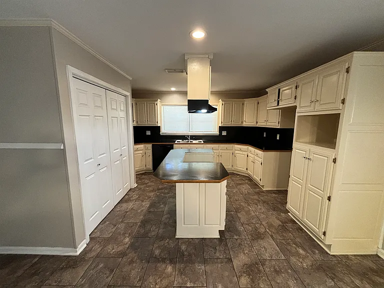 1405 Stone St — Photo 11
