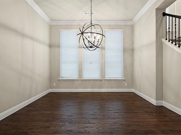 5th image of 1128 Thornhill Way