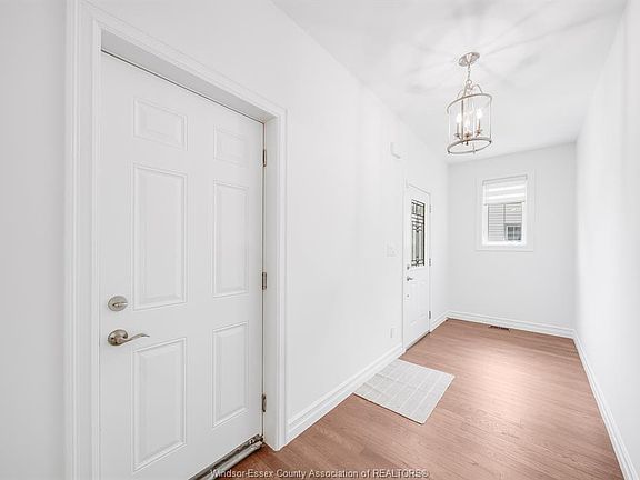 4th image of 69 Red Oak Cres