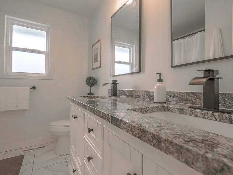 104 N Burr Oak Rd — Photo 16