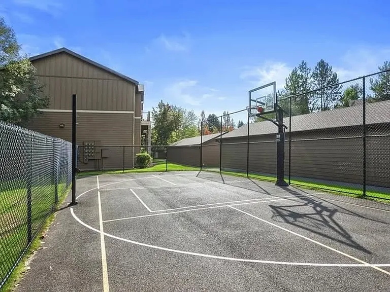 Bothell Everett Hwy — Photo 18