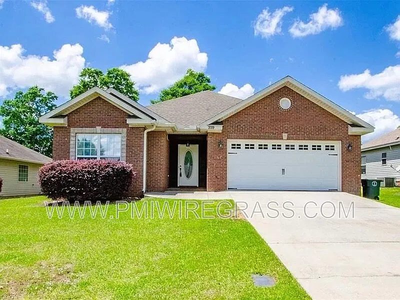 3 bed, 2.0 bath, 1575 sqft, $1,700 — Photo 1