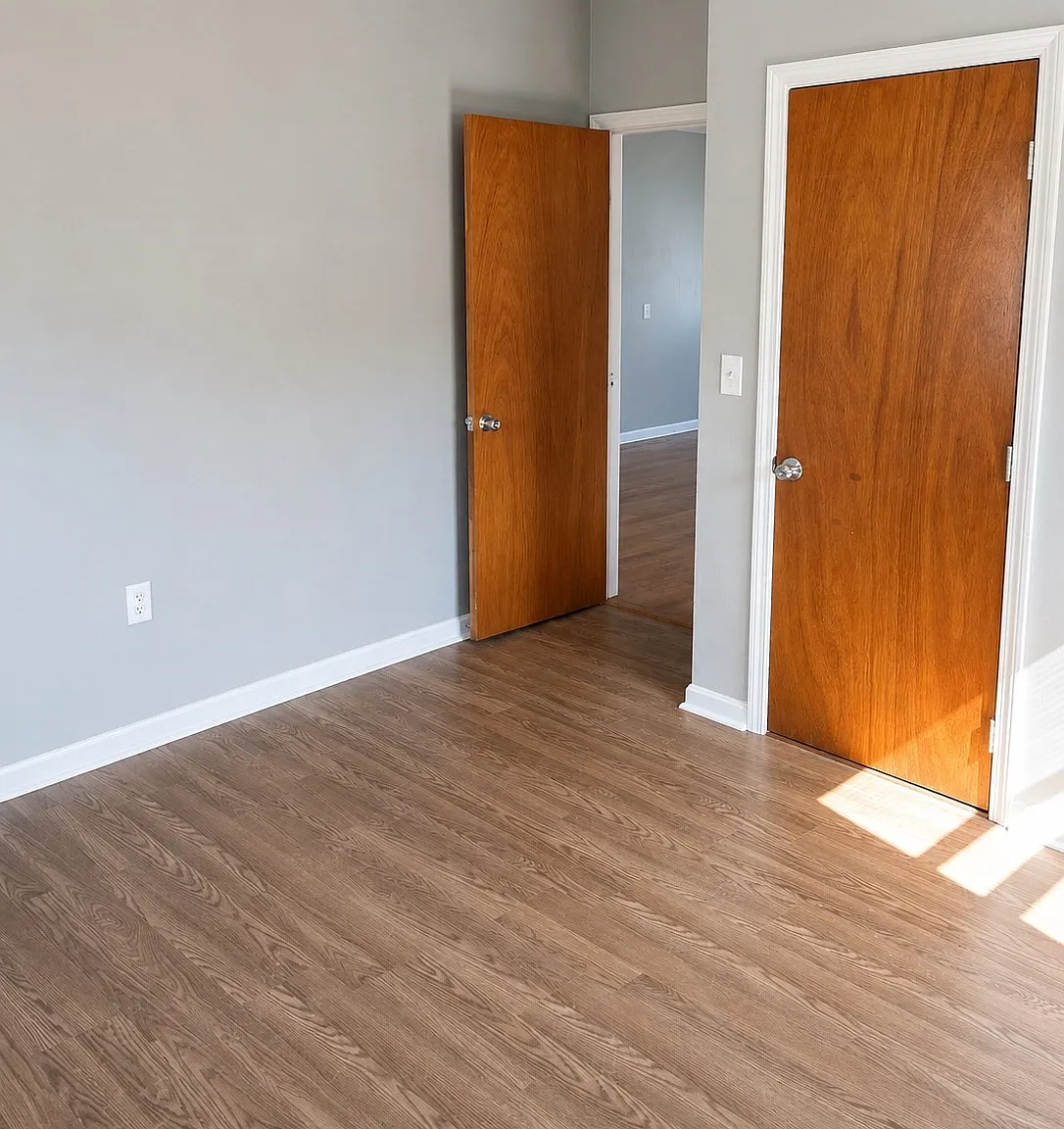 3 bed, 1.0 bath, 956 sqft, $1,800 — Photo 3