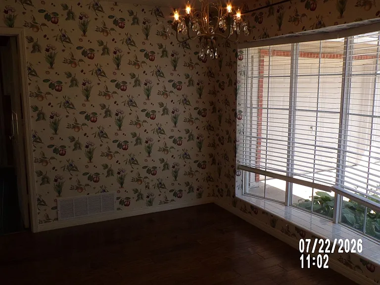 802 NW Seaton Pl — Photo 7