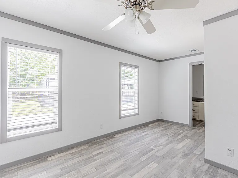 193 Live Oaks St #1 — Photo 11
