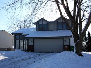 2716 Meadow Point Ct, West Des Moines, IA 50265