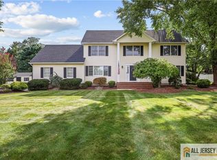 9 Talmadge Dr, Monroe Township, NJ 08831
