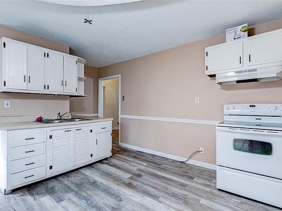 5th image of 809 Lynn Haven Ln
