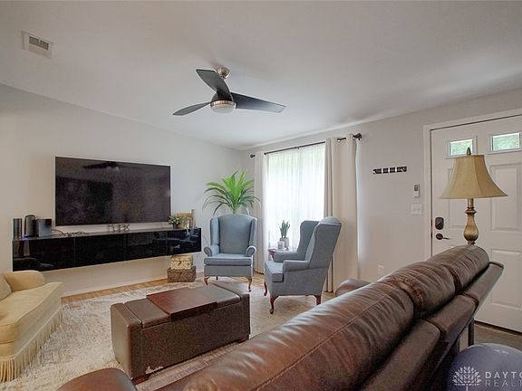4th image of 7 Criswell Ln