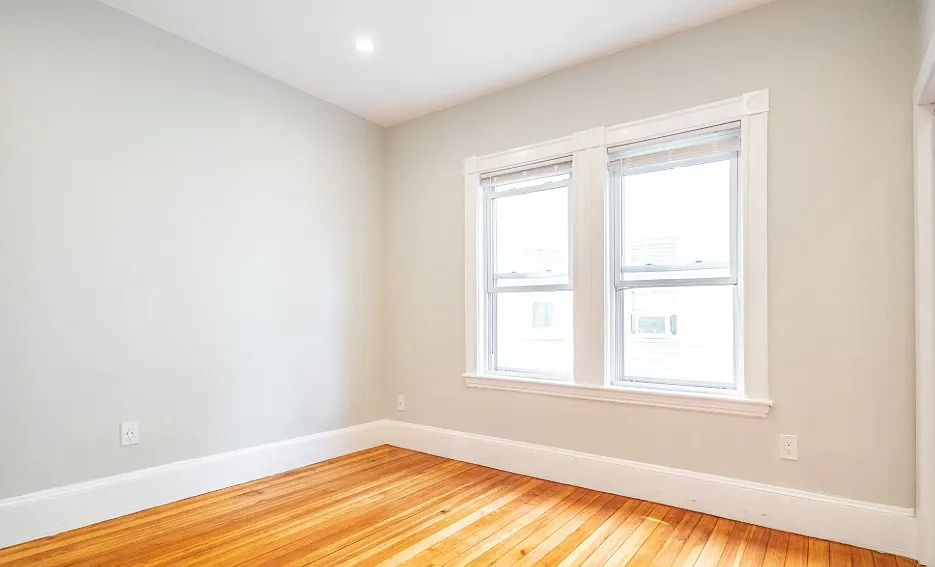 4 bed, 9999 sqft, $5,000 — Photo 2