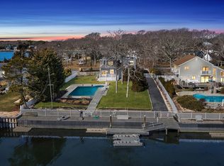 8 Canal Way, Hampton Bays, NY
