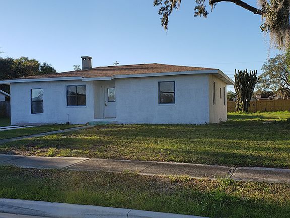 2nd image of 830 Woodlawn Dr
