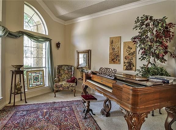 3rd image of 6719 Westover Dr