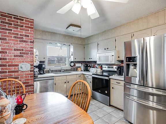 5th image of 409 N Emporia Ave