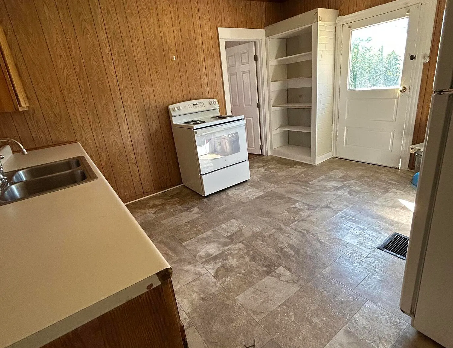3 bed, 1275 sqft, $1,200 — Photo 4
