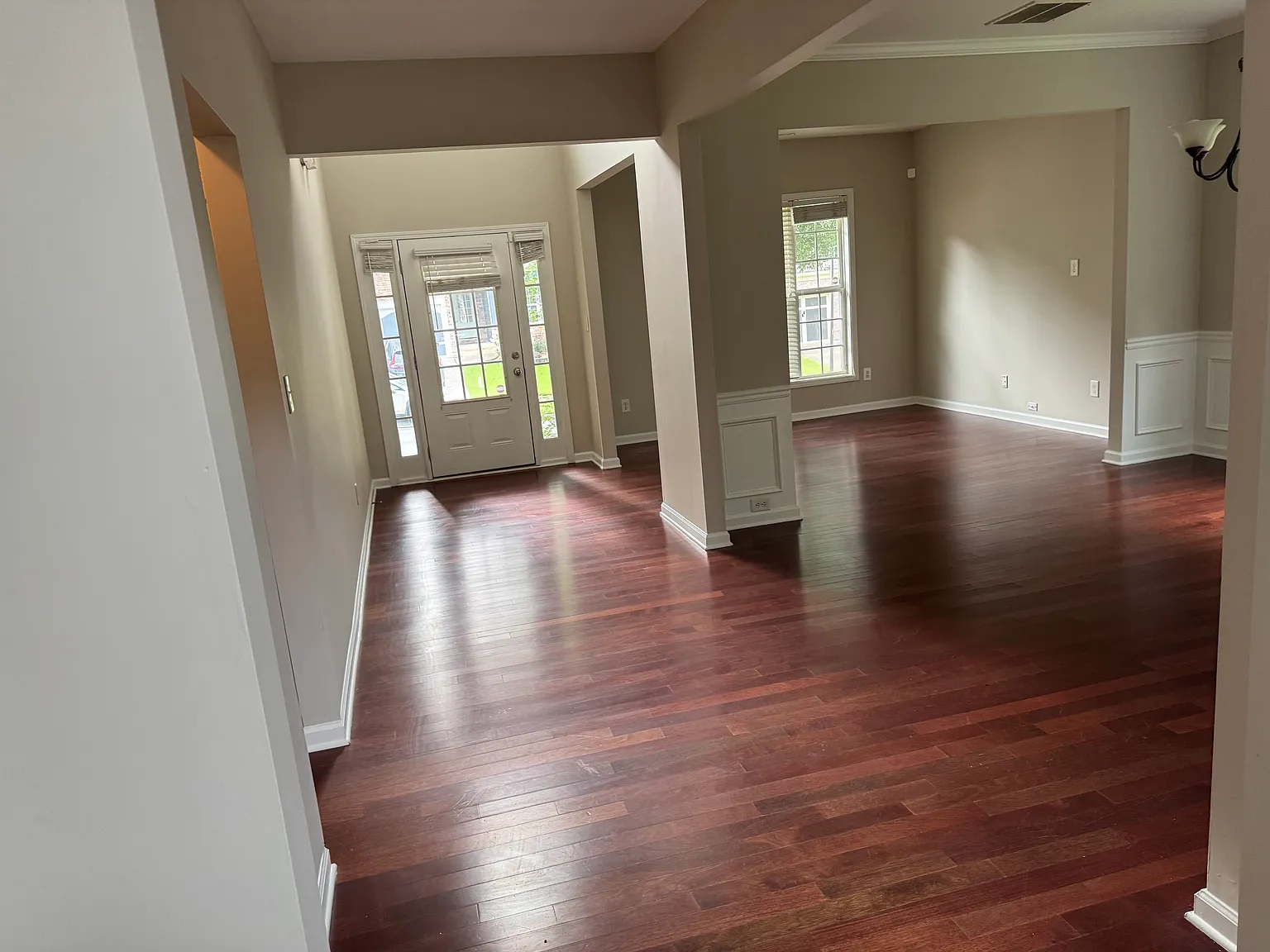 4 bed, 2513 sqft, $2,450 — Photo 2