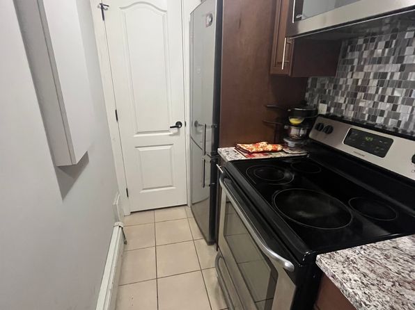 2 bedroom rental in Surrey — photo 3