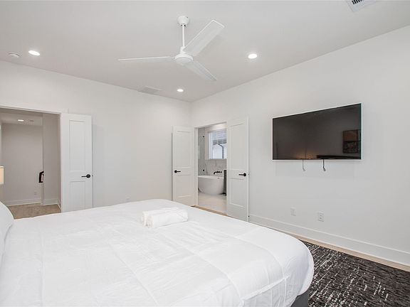 5th image of 4109 Hare St #A