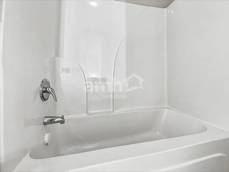 918 Pine Ln — Photo 16
