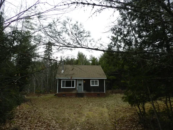 632 County Road, Milford, ME 04461