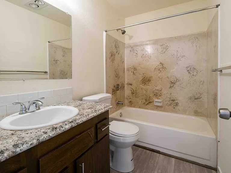 Woodridge Apartments — Photo 16