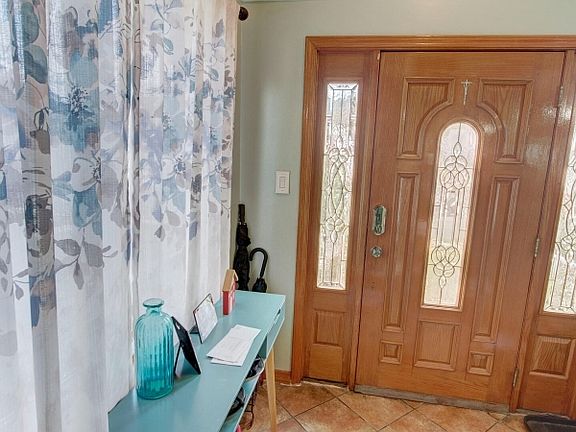 5th image of 836 Livingston Rd