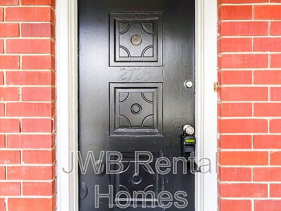 2nd image of 2725 Herschel St