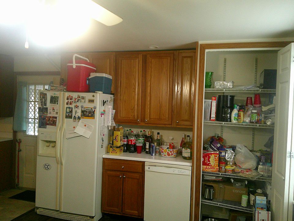 2nd image of 76 Queen St #76