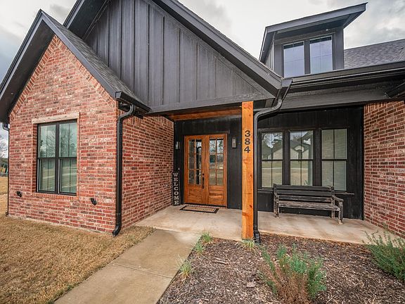 3rd image of 384 Clara Ln