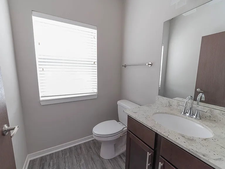 Mammoth Springs Apartments & Townhomes — Photo 106