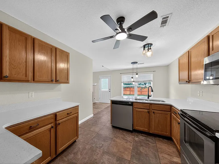 903 Tyra Ln — Photo 14