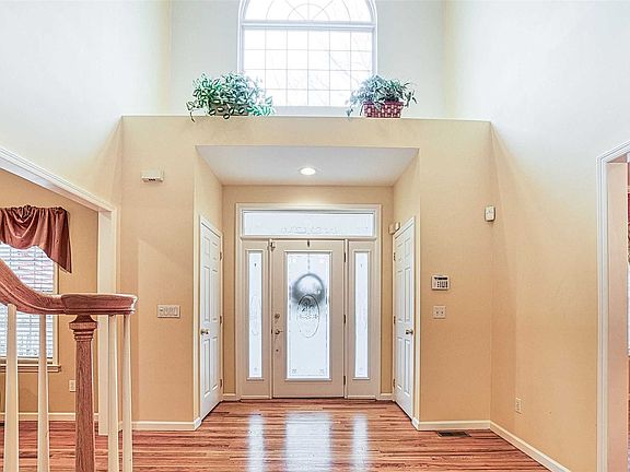 3rd image of 1 Casey Ln