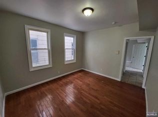 320-322 W Runyon St, Newark, NJ 07108