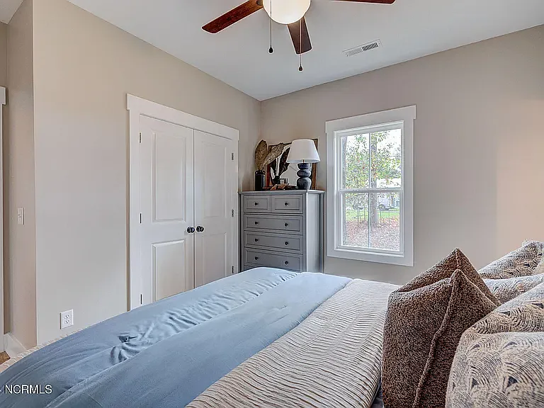115 Jordan Ln — Photo 10