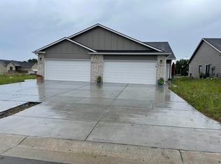 121 & 123 E Santa Fe Cir, Mulvane, KS 67110